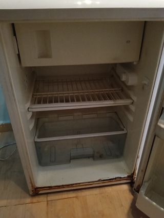 Mini nevera Beko con congelador