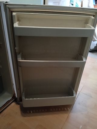 Mini nevera Beko con congelador