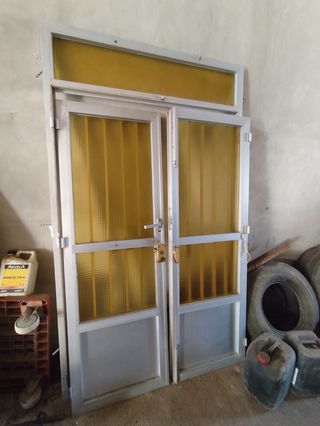 Puertas aluminio doble hoja con cristal