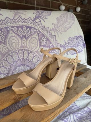Tacones beige plataforma