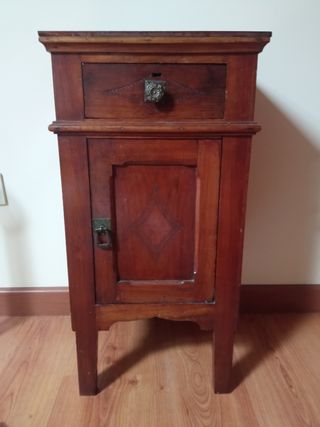 Mesilla antigua de madera