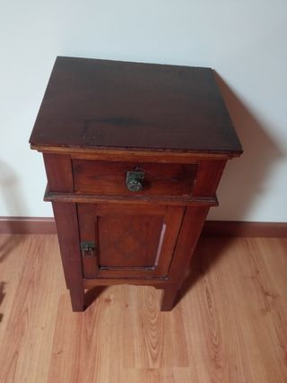 Mesilla antigua de madera
