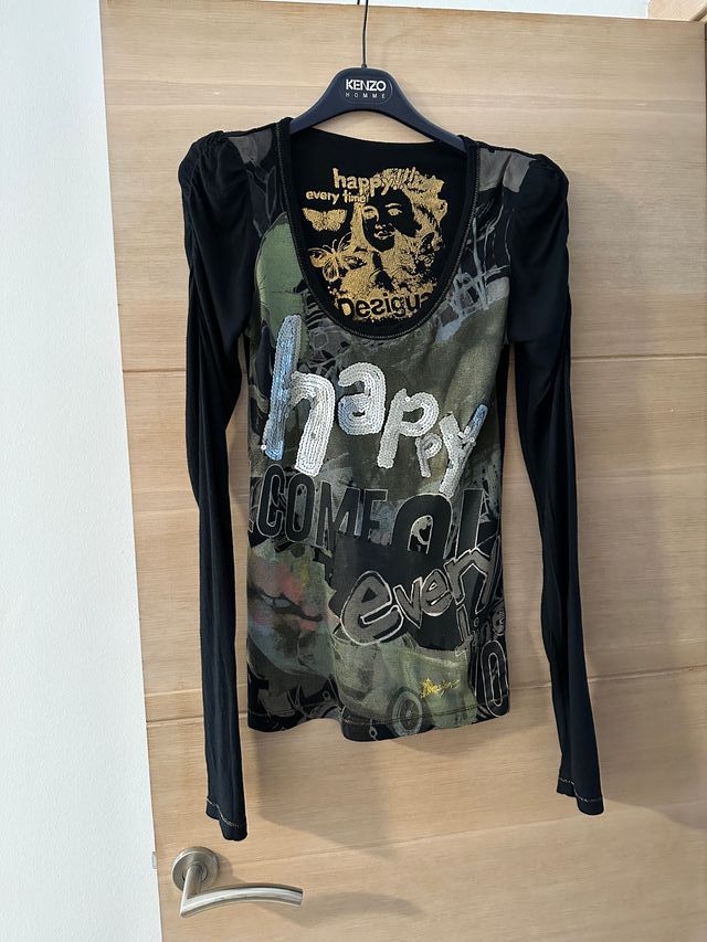 Camiseta Desigual negra y verde oliva