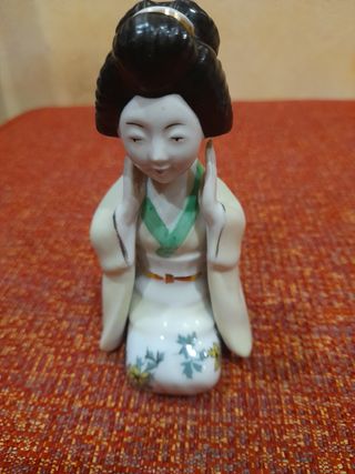 Juego 3 Figuras Geishas en Porcelana Hispania