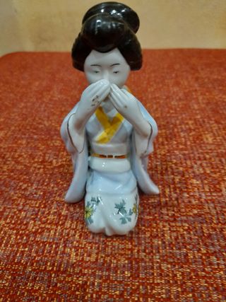 Juego 3 Figuras Geishas en Porcelana Hispania