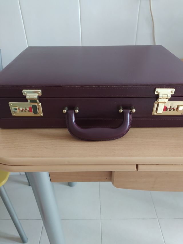 Cubertería SBS 70 piezas