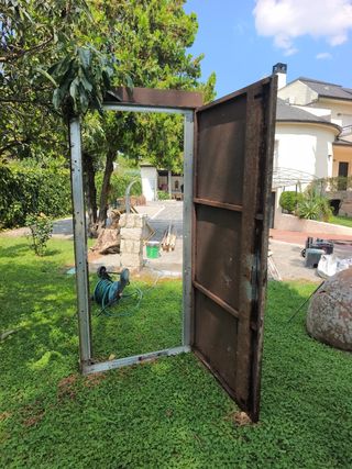 Puerta metálica antiokupa 