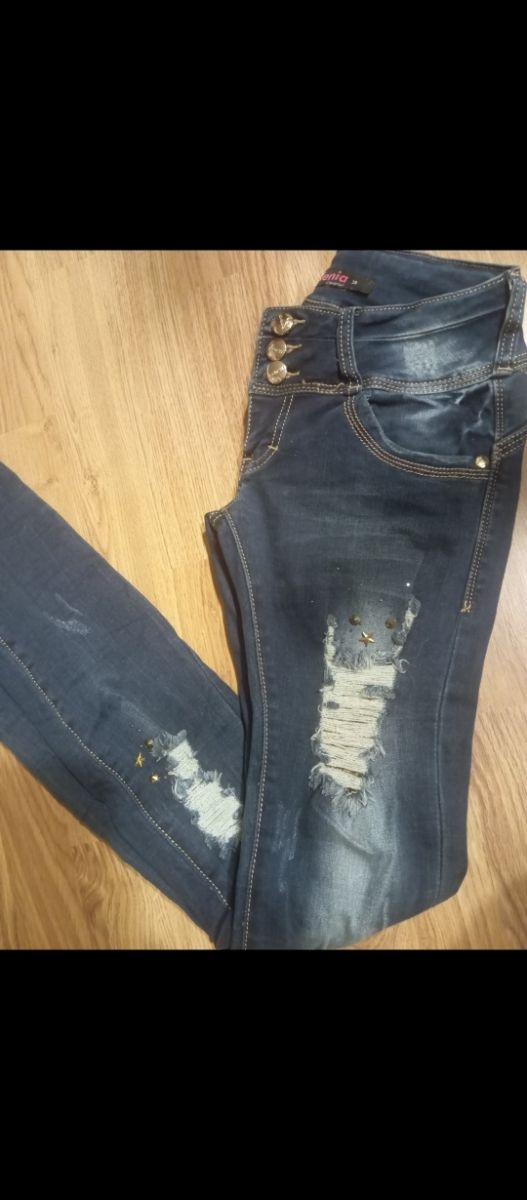 Vaqueros rotos ajustados azules