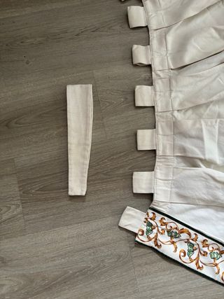 Cortina blanca bordada