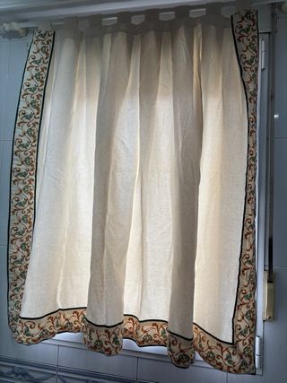 Cortina blanca bordada