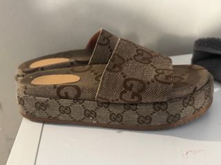 Chanclas Gucci plataforma