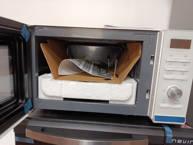 Microondas Candy RF18011 - 150€