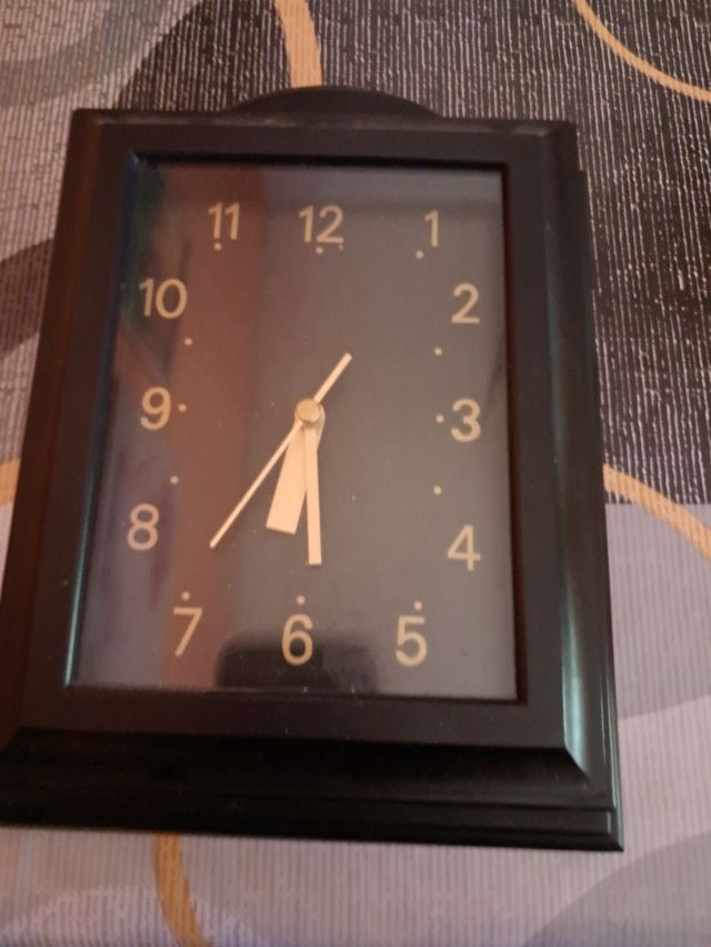 Reloj de pared - Negro con dorado