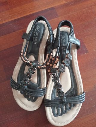 Sandalias negras con pedreria