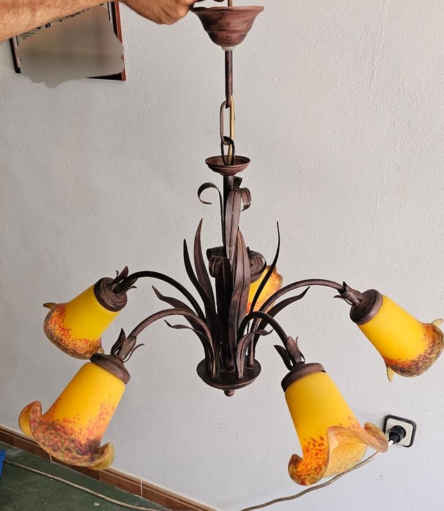 Tres lámparas de forja