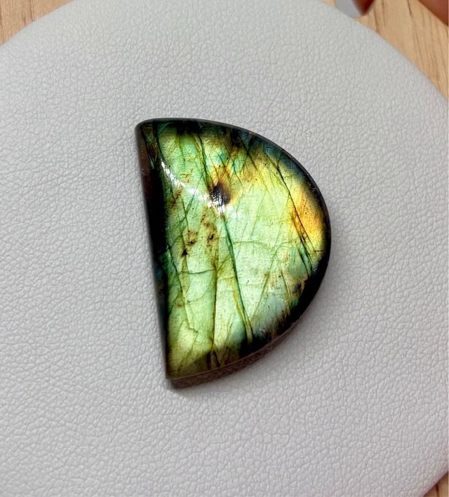 Piedra Labradorita Verde multicolor cabujon