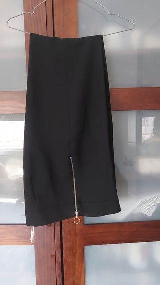Pantalón negro de diseño 3/4
