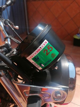 Yamaha YBR 125 roja. 