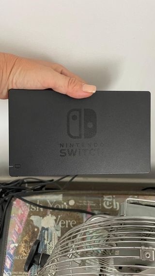 Nintendo Switch - Base Negra con 2 mandos adiciona