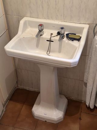 Lavabo antiguo vintage blanco