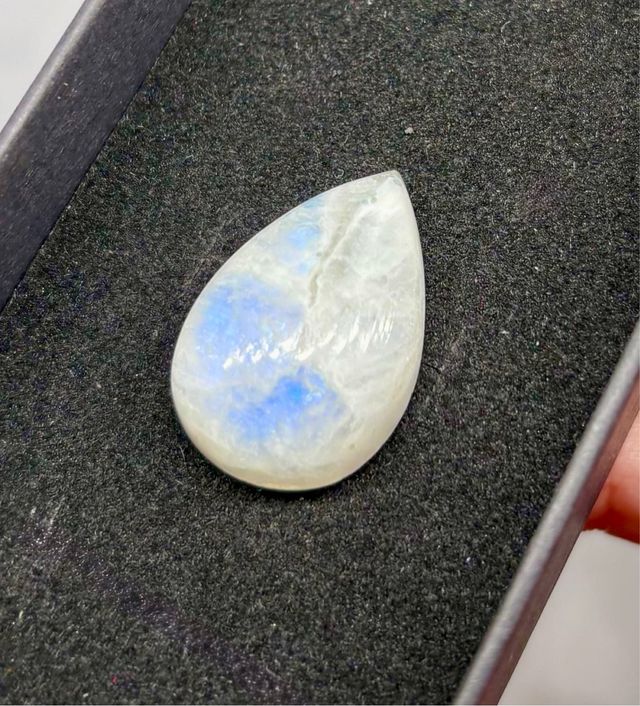 Piedra Luna, cabujon