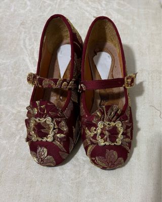 Traje valenciano: Rojo y dorado niña 8 años