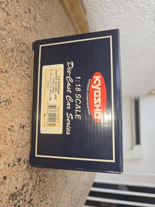 Coche Kyosho Caterham 1:18