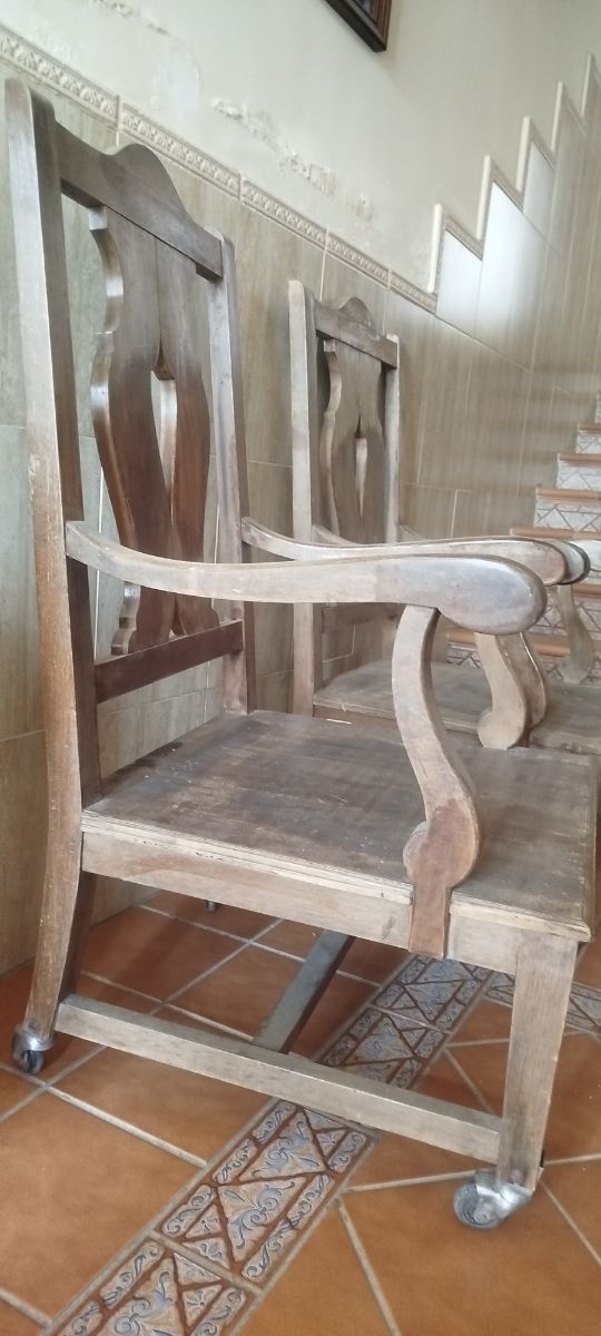 Sedie antiche, 2 sedie in legno e 2 librerie vasares