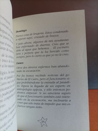 Kika Superbruja y la momia (Spanish Edition)
