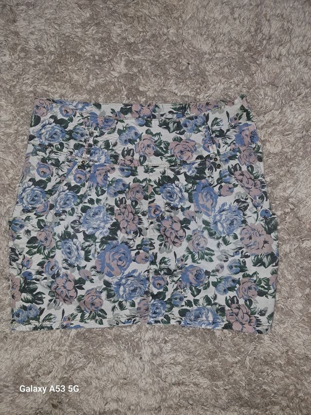 Falda flores - Vaquera azul y blanca