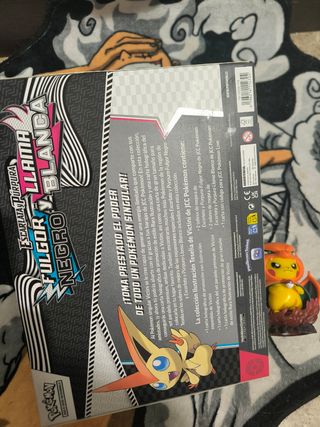 Victini - Caja Colección Ilustración SELLADO ✅
