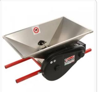 Cubas para vino y maquina triturar uvas