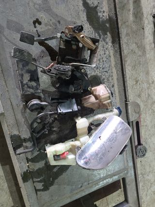 Despiece Volvo S40: Pedales y más