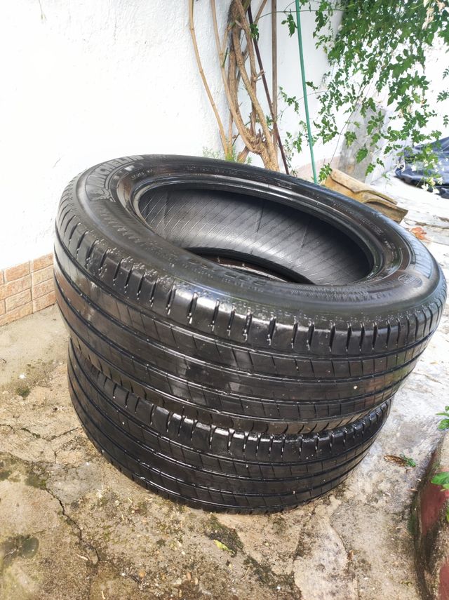 Neumáticos Michelin 70% - 2 uds 235 60 R18.