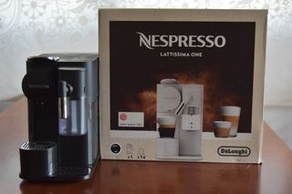 Cafetera Nespresso Lattissima One - Negra
