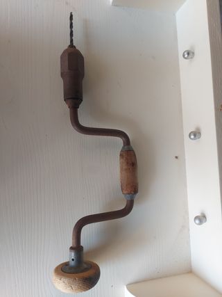 Trapano a gomito antico