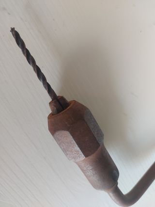 Trapano a gomito antico