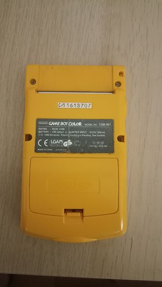 Game Boy Color amarilla