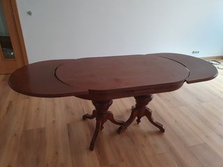 Mesa oval de madera