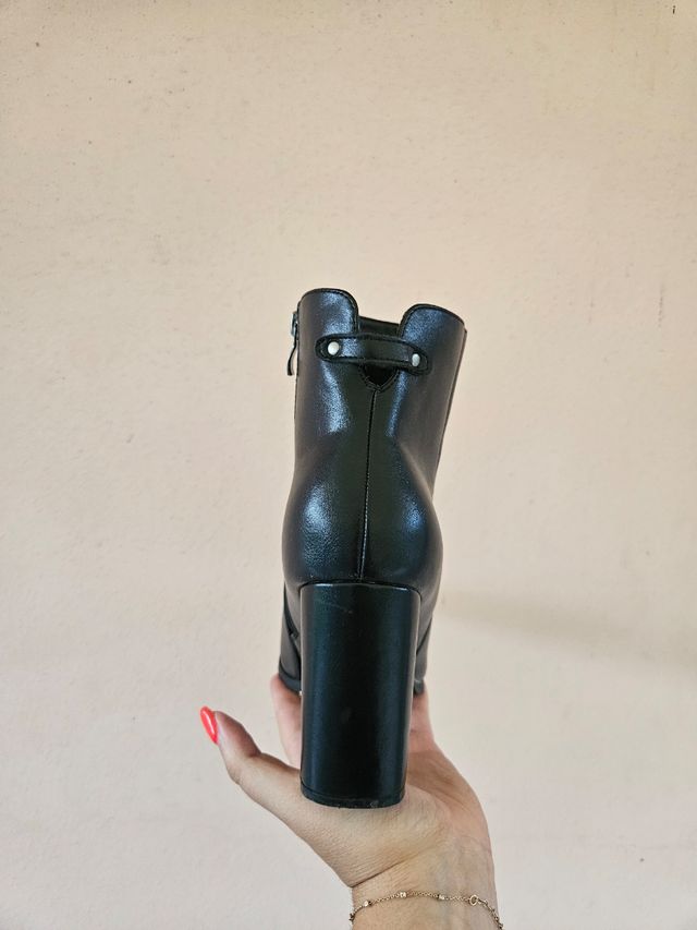 Stivali neri con tacco