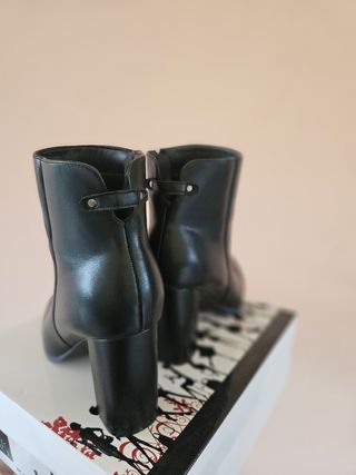 Stivali neri con tacco