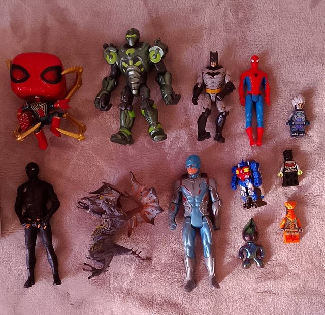 2 Funko de Marvel. Regalo 6 figuras de superheroes