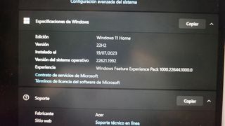 Portátil Acer plateado con cargador