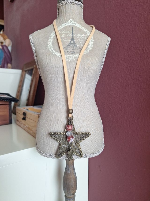 Collar estrella beige y marrón