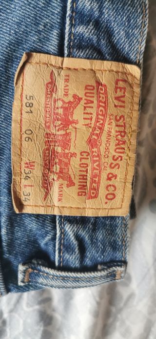 2 Vaqueros Levi's gris y azules hombre 2x20€