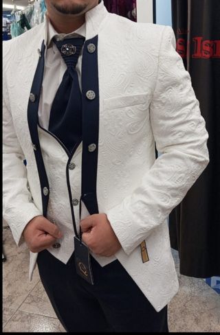 Traje novio blanco y azul