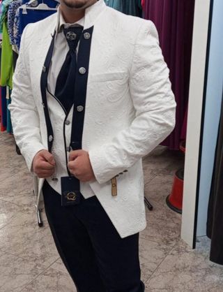 Traje novio blanco y azul