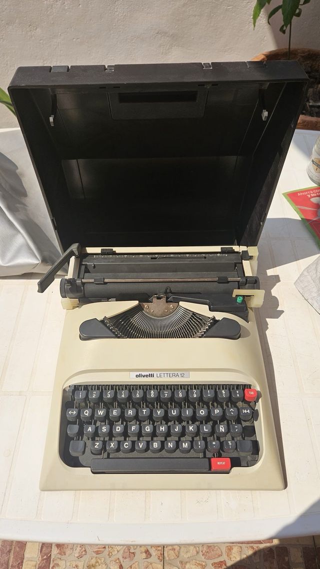 Olivetti Lettera 12 Antigua