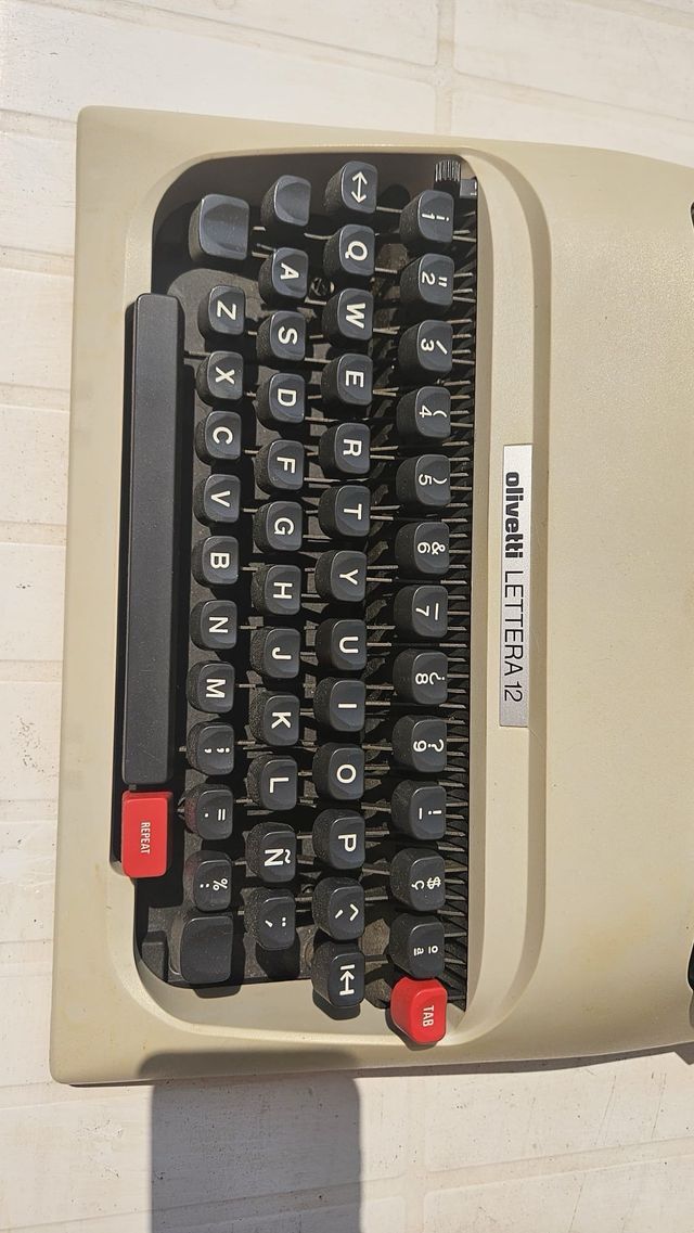 Olivetti Lettera 12 Antigua