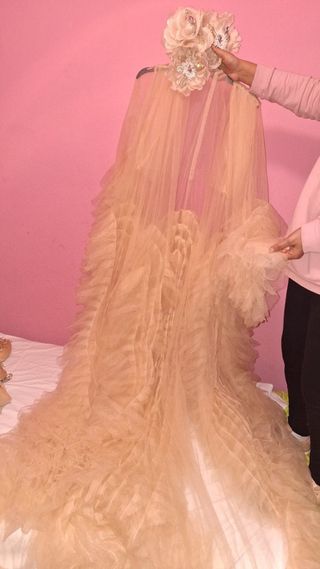 Vestido beige y dorado